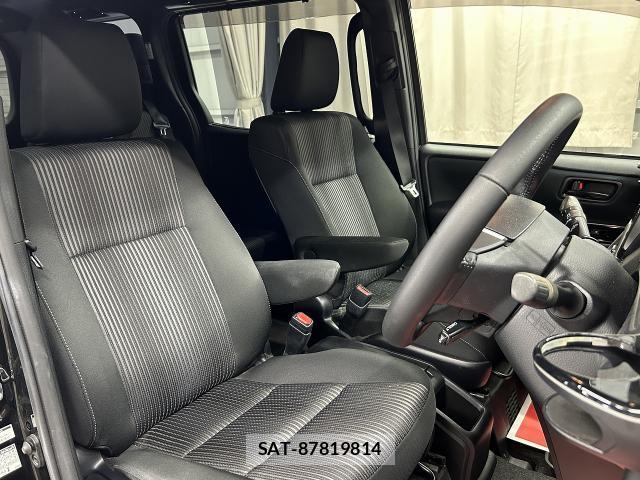 Toyota NOAH 2017-10 8730201-19