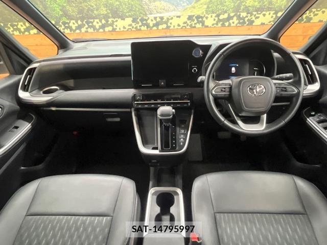 Toyota NOAH 2022-03 8730614-1
