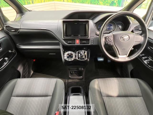 Toyota NOAH 2017-08 8730837-1