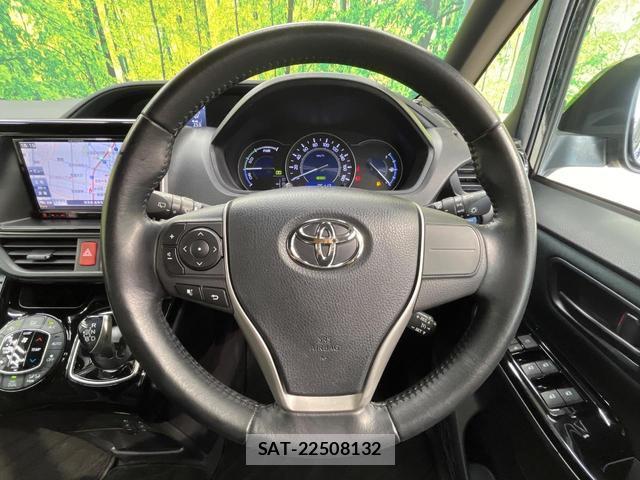 Toyota NOAH 2017-08 8730837-11