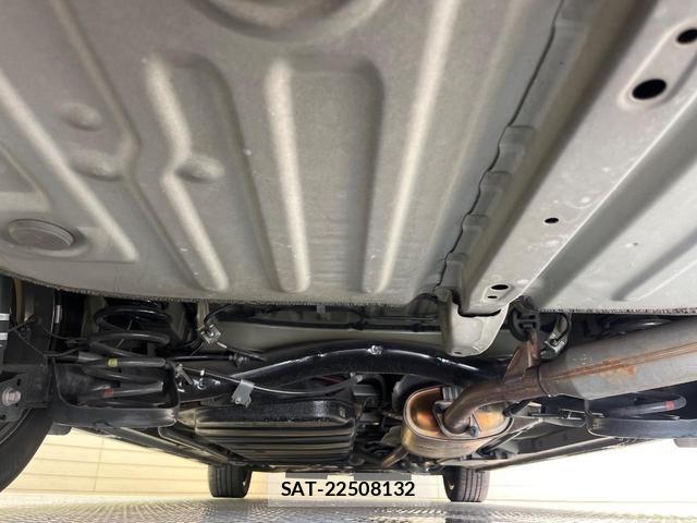 Toyota NOAH 2017-08 8730837-18