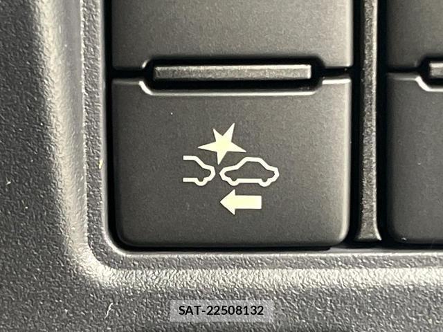 Toyota NOAH 2017-08 8730837-5