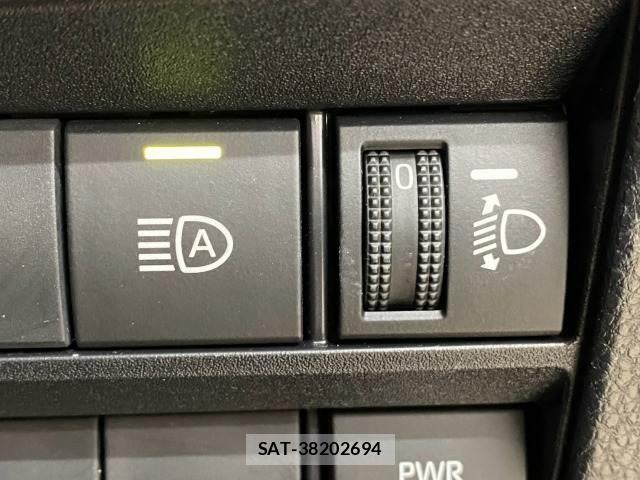 Toyota NOAH 2023-06 8731385-6