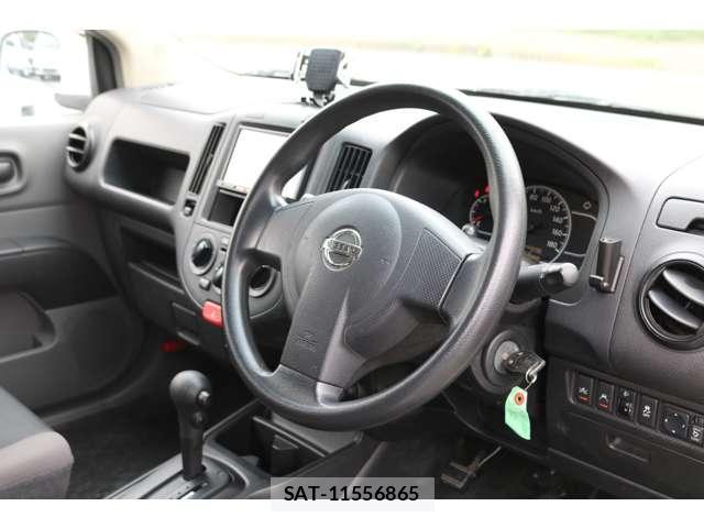 Nissan NV150 AD 2017-03 8725834-14
