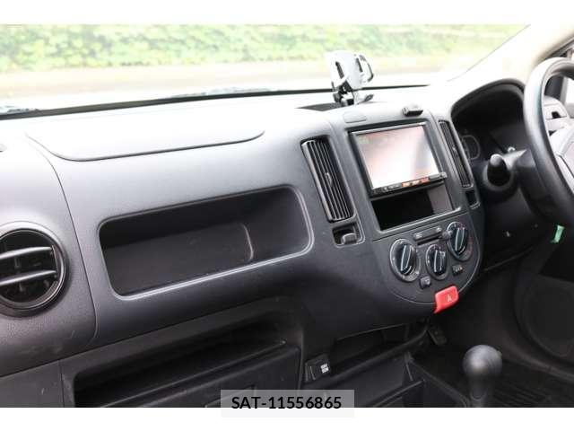 Nissan NV150 AD 2017-03 8725834-16
