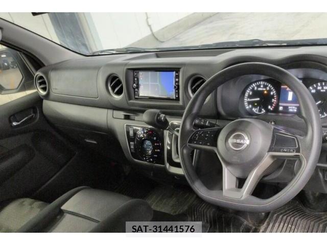 Nissan NV350 Caravan 2022-10 8728209-2