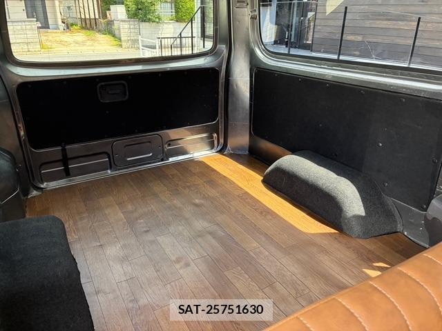 Nissan NV350 Caravan 2020-01 8728395-11