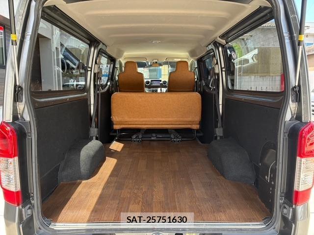 Nissan NV350 Caravan 2020-01 8728395-8