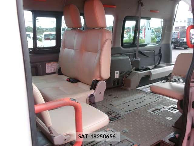 Nissan NV350 Caravan 2015-08 8731458-12