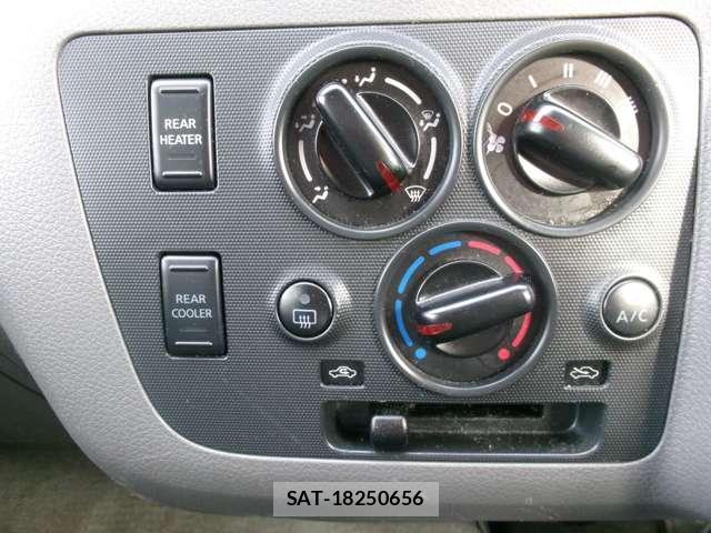 Nissan NV350 Caravan 2015-08 8731458-19