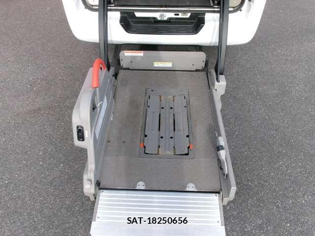 Nissan NV350 Caravan 2015-08 8731458-5