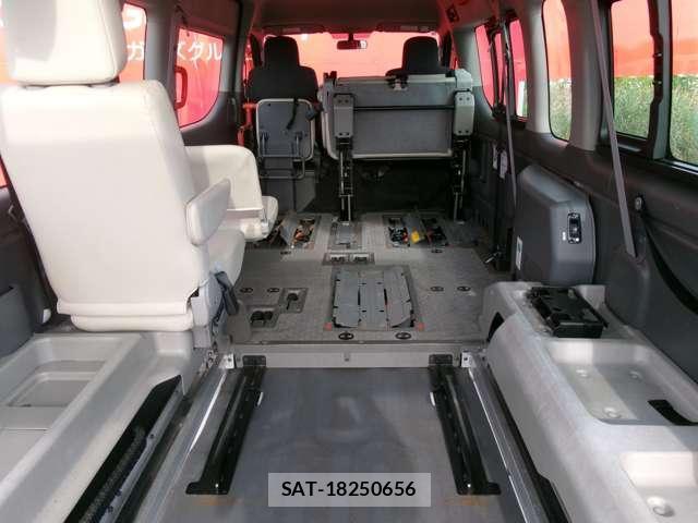 Nissan NV350 Caravan 2015-08 8731458-6