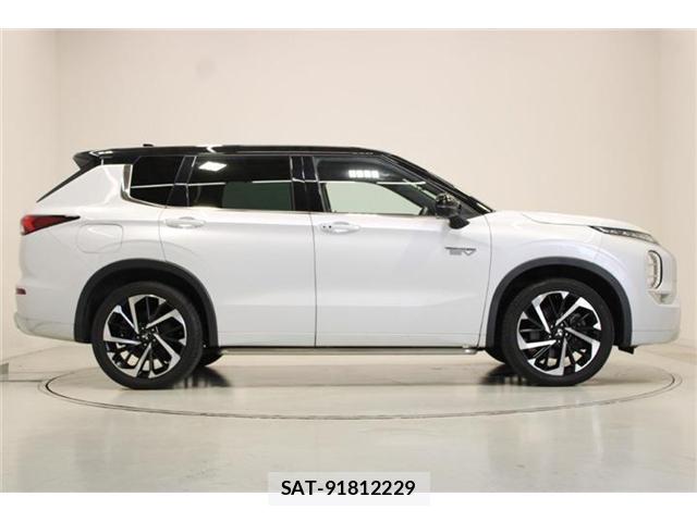 Mitsubishi OUTLANDER PHEV 2022-08 8726019-13