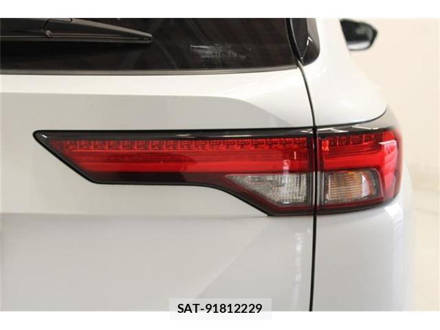 Mitsubishi OUTLANDER PHEV 2022-08 8726019-18