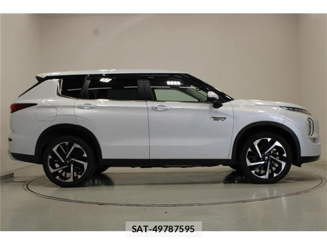 Mitsubishi OUTLANDER PHEV 2023-04 8726027-12