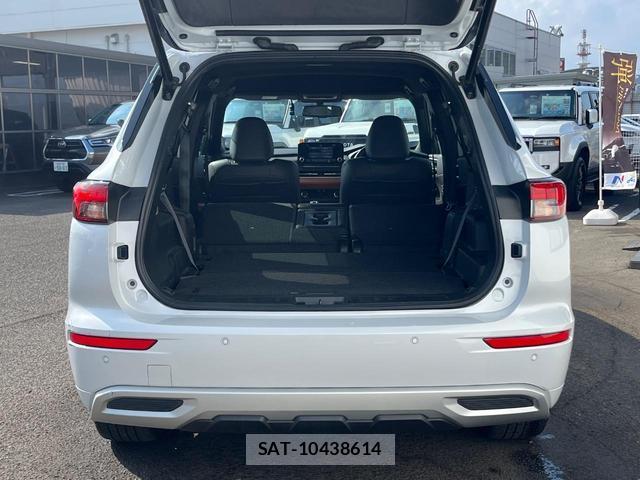 Mitsubishi OUTLANDER PHEV 2022-05 8728686-10