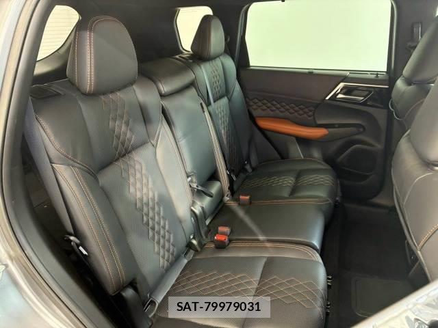 Mitsubishi OUTLANDER PHEV 2022-12 8731383-11