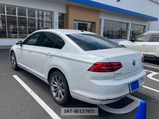 VolksWagen PASSAT 2017-04 8728208-13