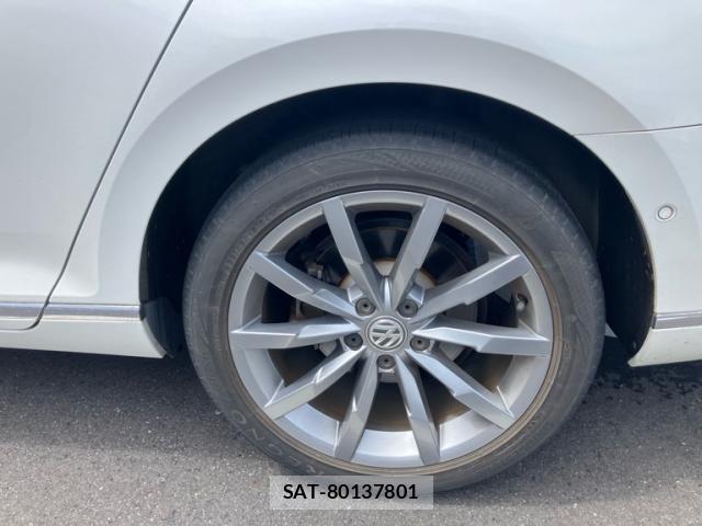 VolksWagen PASSAT 2017-04 8728208-4