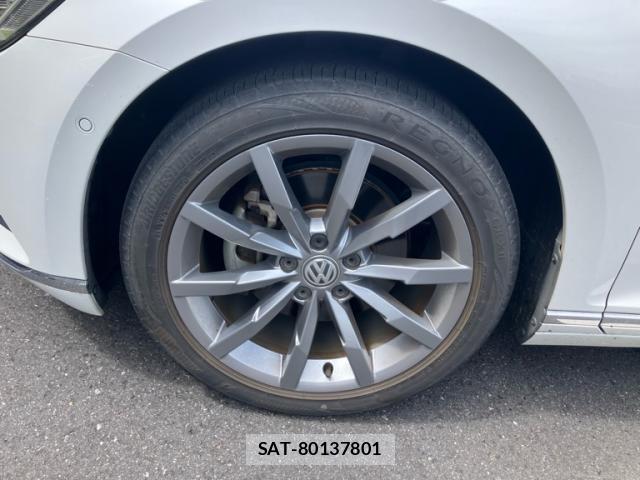 VolksWagen PASSAT 2017-04 8728208-5