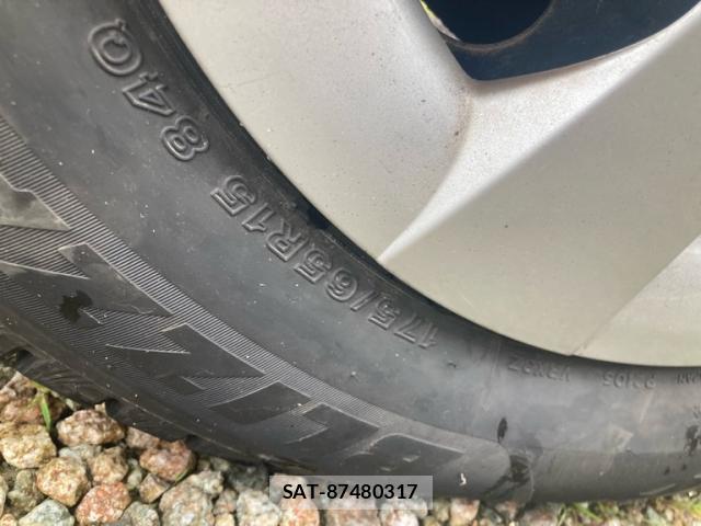 Toyota PORTE 2014-01 8727369-6
