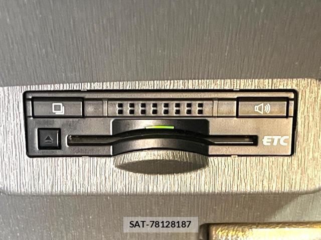 Toyota PRIUS ALPHA 2013-10 8728701-4