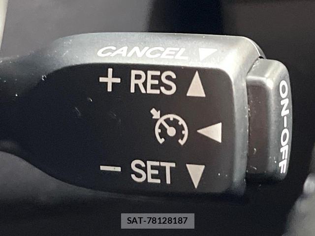 Toyota PRIUS ALPHA 2013-10 8728701-5