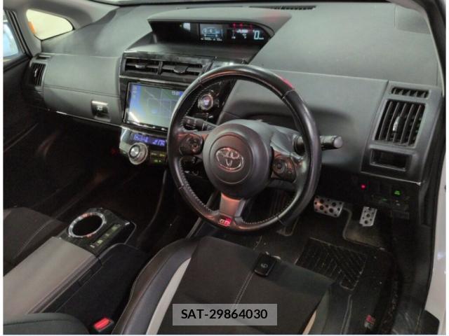 Toyota PRIUS ALPHA 2020-12 8729772-2