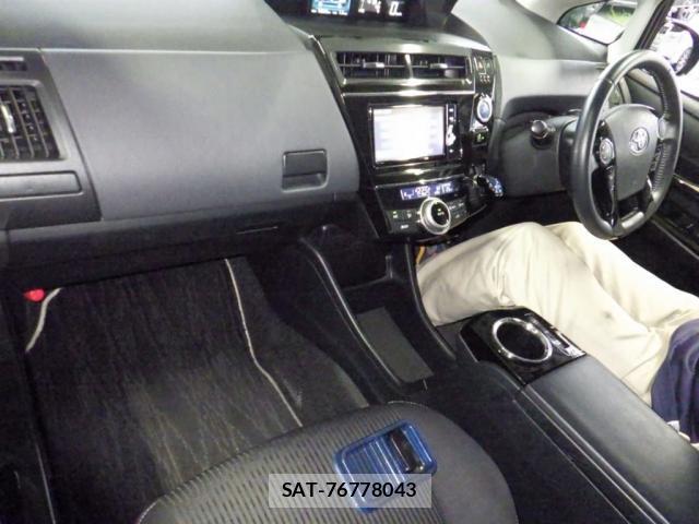 Toyota PRIUS ALPHA 2019-03 8729997-2