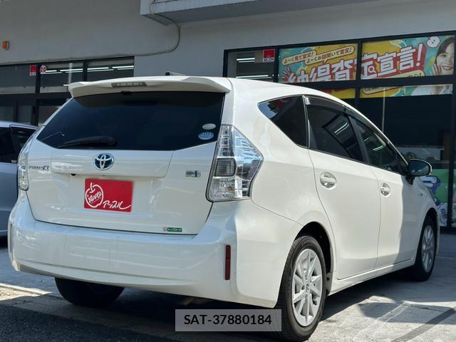 Toyota PRIUS ALPHA 2011-12 8730447-10