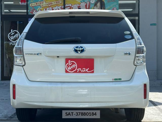 Toyota PRIUS ALPHA 2011-12 8730447-11
