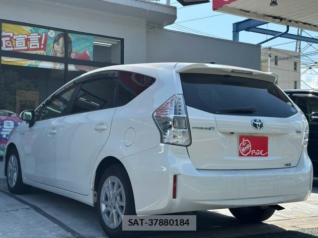Toyota PRIUS ALPHA 2011-12 8730447-12