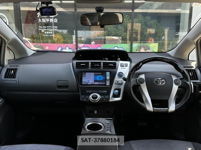 Toyota PRIUS ALPHA 2011-12 8730447-13