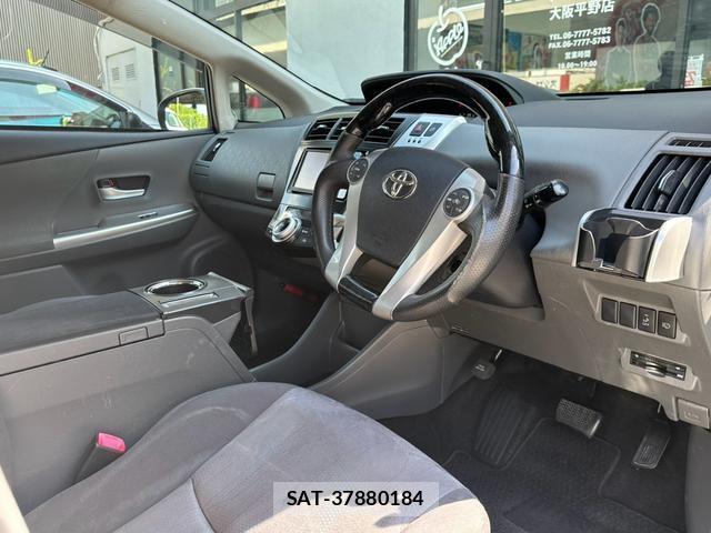 Toyota PRIUS ALPHA 2011-12 8730447-14