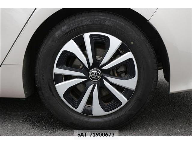 Toyota PRIUS PHV 2017-02 8726629-12