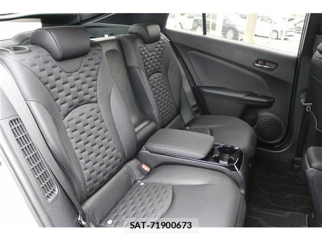 Toyota PRIUS PHV 2017-02 8726629-14