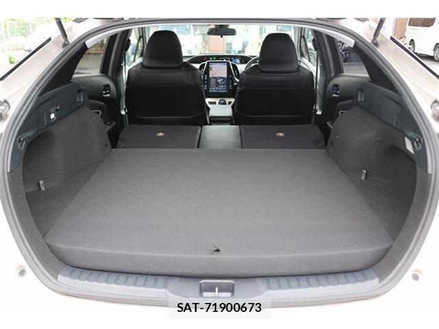Toyota PRIUS PHV 2017-02 8726629-15