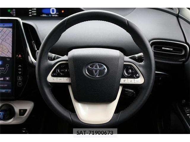 Toyota PRIUS PHV 2017-02 8726629-17
