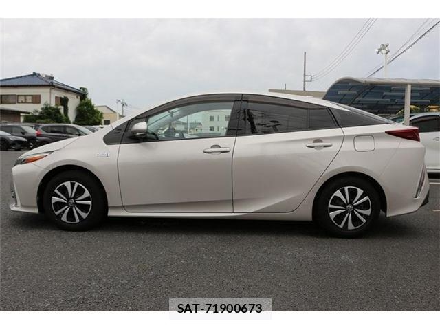 Toyota PRIUS PHV 2017-02 8726629-9