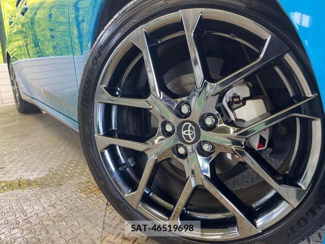Toyota PRIUS PHV 2018-01 8728778-12