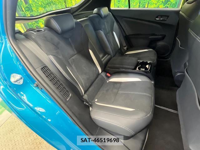 Toyota PRIUS PHV 2018-01 8728778-9