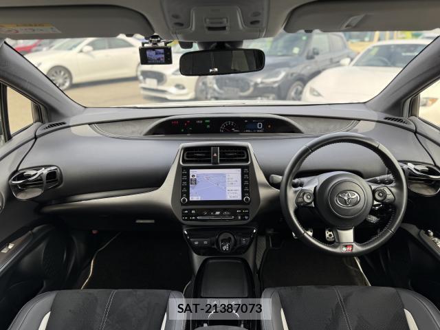 Toyota PRIUS PHV 2022-08 8728813-1