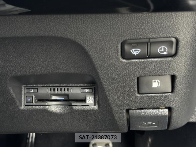 Toyota PRIUS PHV 2022-08 8728813-13