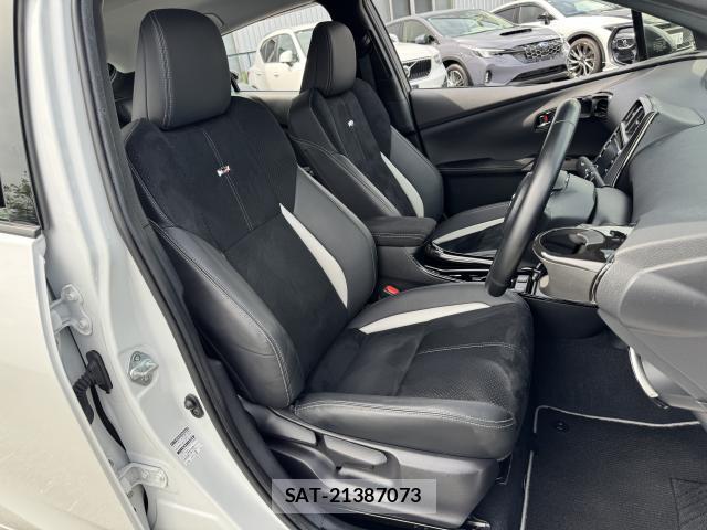 Toyota PRIUS PHV 2022-08 8728813-14
