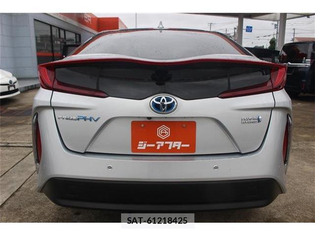 Toyota PRIUS PHV 2017-09 8729862-11