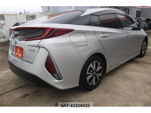 Toyota PRIUS PHV 2017-09 8729862-12