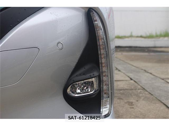 Toyota PRIUS PHV 2017-09 8729862-16