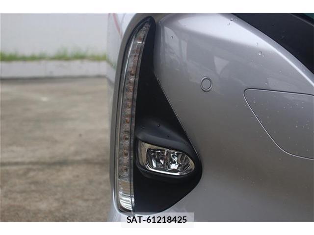 Toyota PRIUS PHV 2017-09 8729862-17
