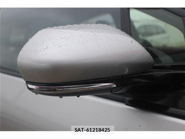 Toyota PRIUS PHV 2017-09 8729862-18