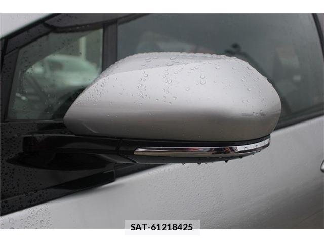 Toyota PRIUS PHV 2017-09 8729862-19